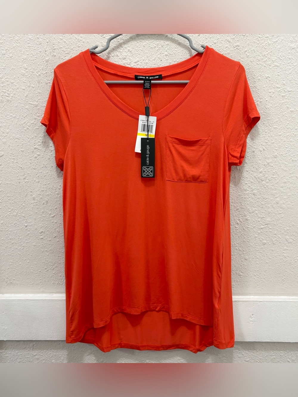 Cable & Gauge Orange V-Neck Pocket Tee NWT M